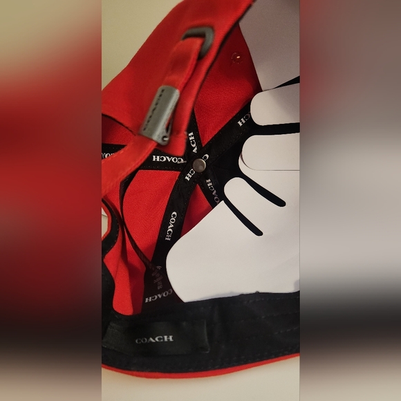 **LoW StArT** Coach ReD Hat New With Tags Attched - Picture 5 of 5